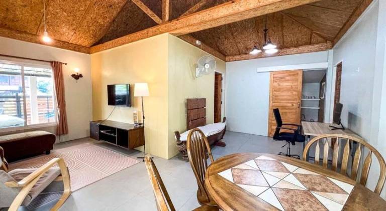 Vacation home with garden & grill | Near Wat Suan Dok | Perfect for remote work | Dogs allowed — photo 2
