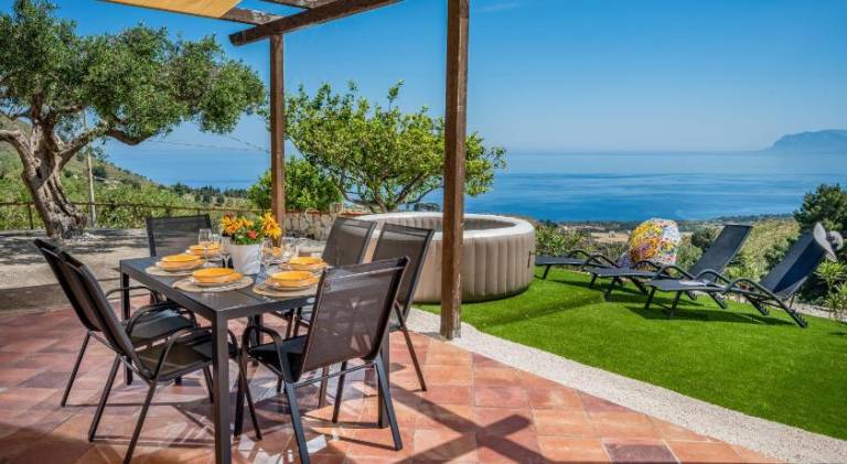 Villa with jacuzzi in Castellammare del Golfo