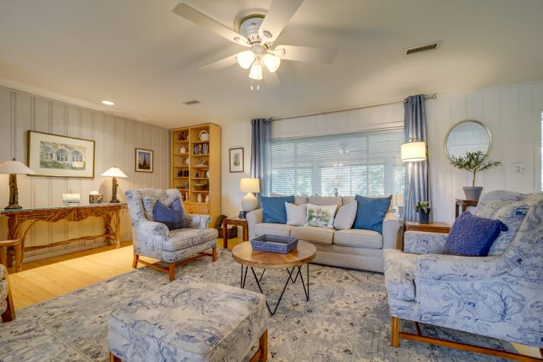 Serene Lake Junaluska Gem: Deck & Mountain Views — photo 3