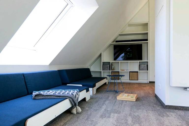 Child-friendly vacation home with terrace, BBQ & yard | Pets allowed — photo 5