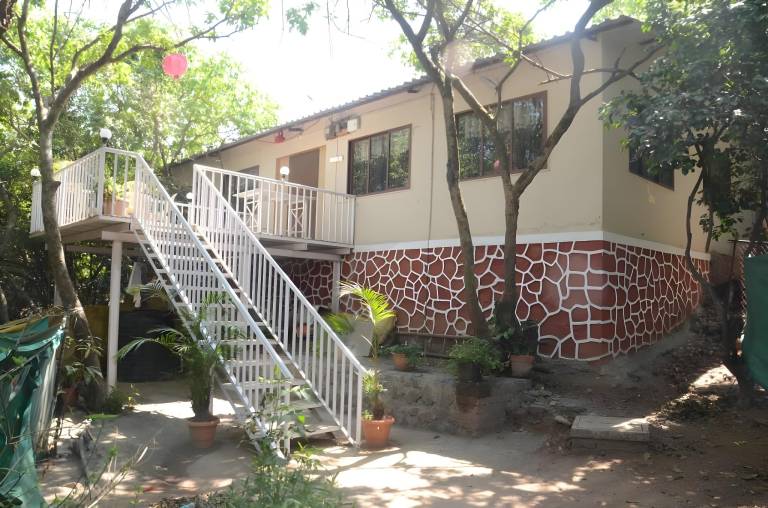 Villa with yard in Jaoli