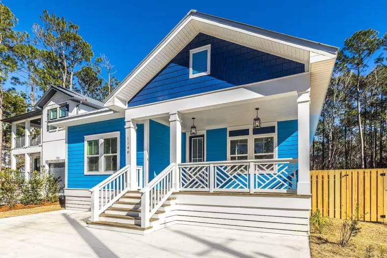 Family-friendly ample vacation home with yard | Dogs allowed in Santa Rosa, AL