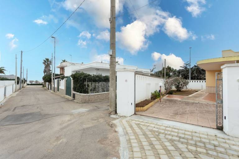 Villa with grill & yard | Garden view — photo 2