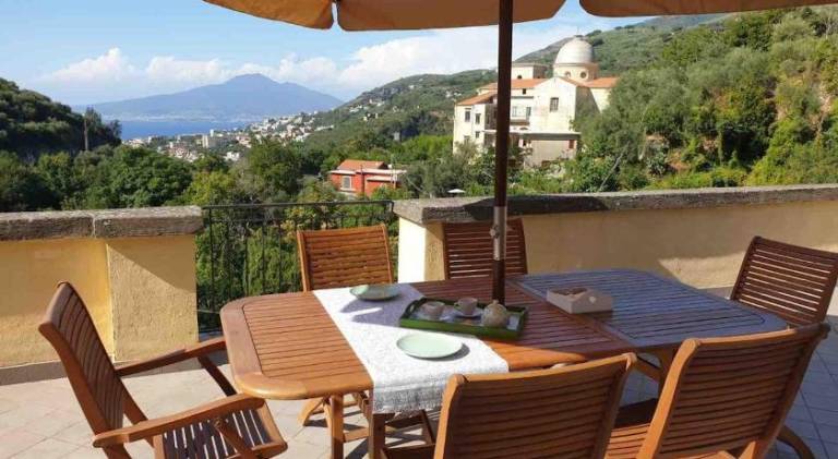 Rental apartment with patio in Vico Equense