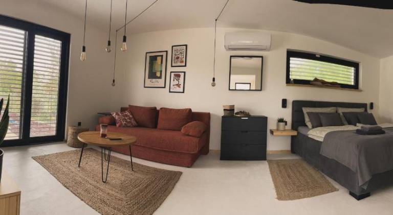 Vacation home with pool in Nitra