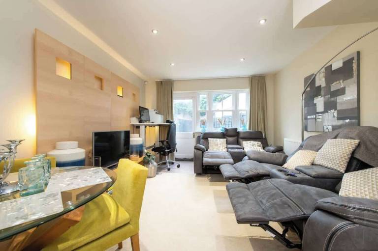House Royal Leamington Spa