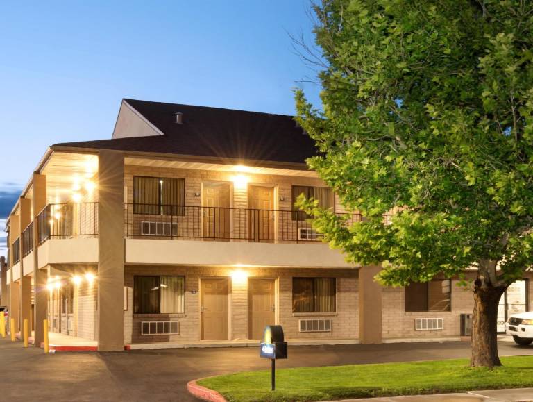 Days Inn & Suites by Wyndham Albuquerque West in Albuquerque, NM