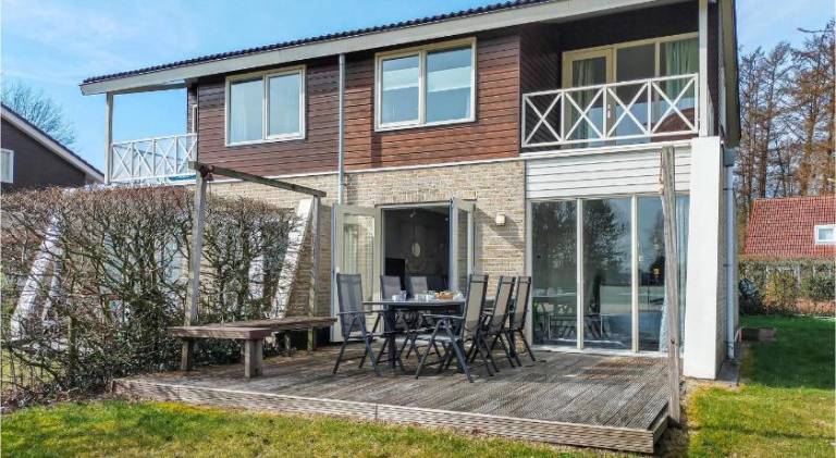 Vacation home with pool in Groningen