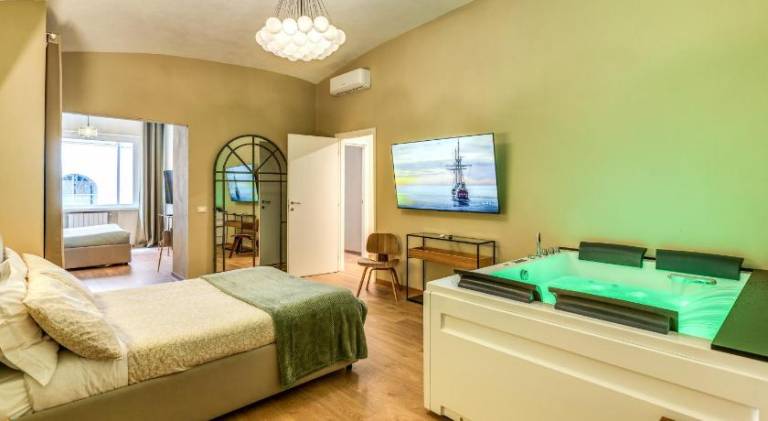 Apartment with hot tub in La Spezia