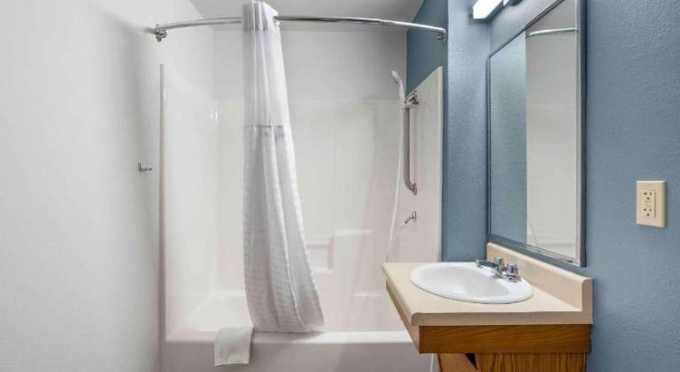 WoodSpring Suites Fayetteville I-49 — photo 4