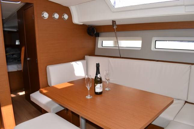 14 M² Casa Flotante ∙ 4 Habitaciones ∙ 8 Huéspedes - Split