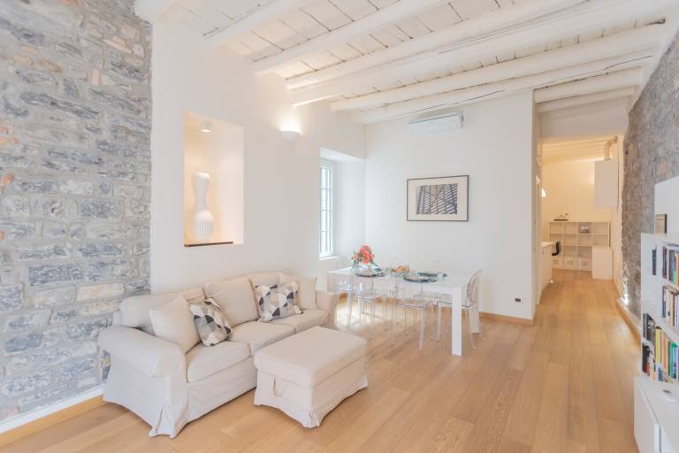 Apartment with patio | Close to Como Cathedral | City view — photo 3