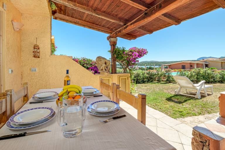 Rental apartment with terrace, yard & pool | Pool view in Golfo Aranci