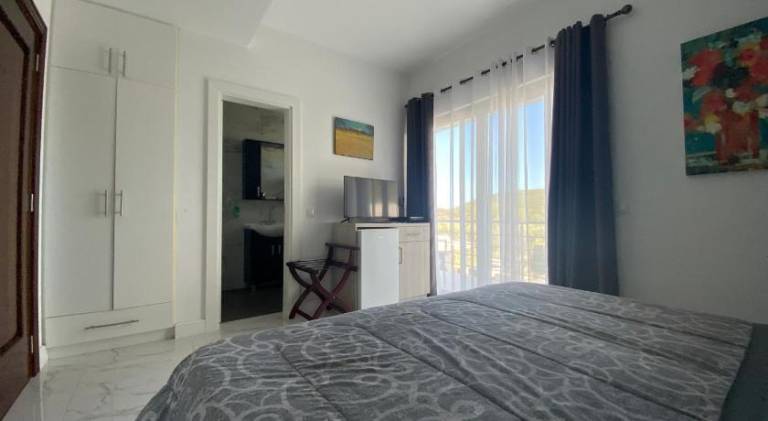 Serviced apartment with patio & pool | Pets are welcome — photo 5
