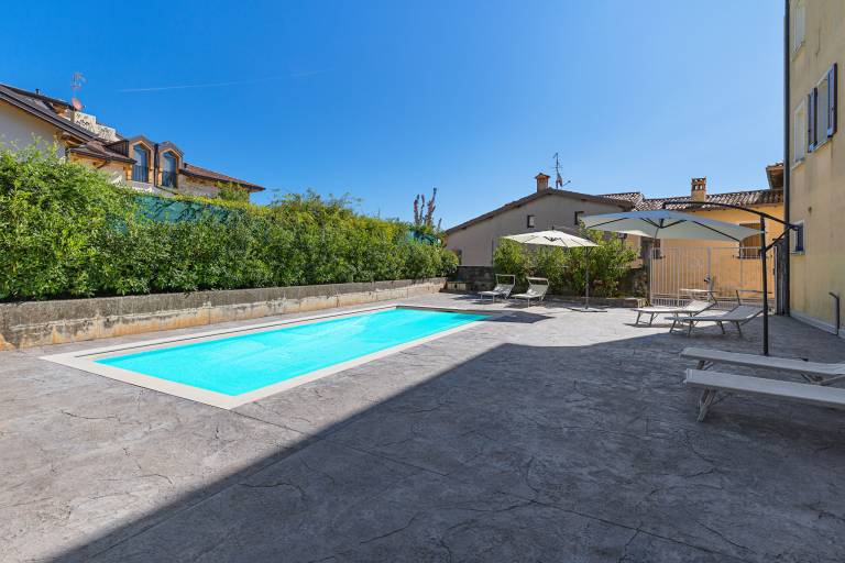 Fully equipped apartment with pool & patio | Pet-friendly — photo 2