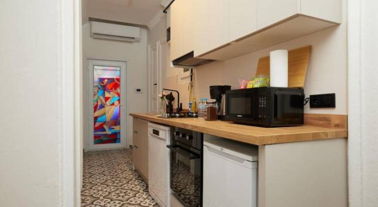 Stunning 3BR 2Bath AC in Center - Santur D3 — photo 4