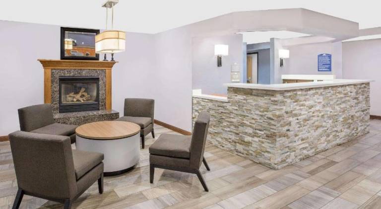 Microtel Inn & Suites by Wyndham Ames — photo 3