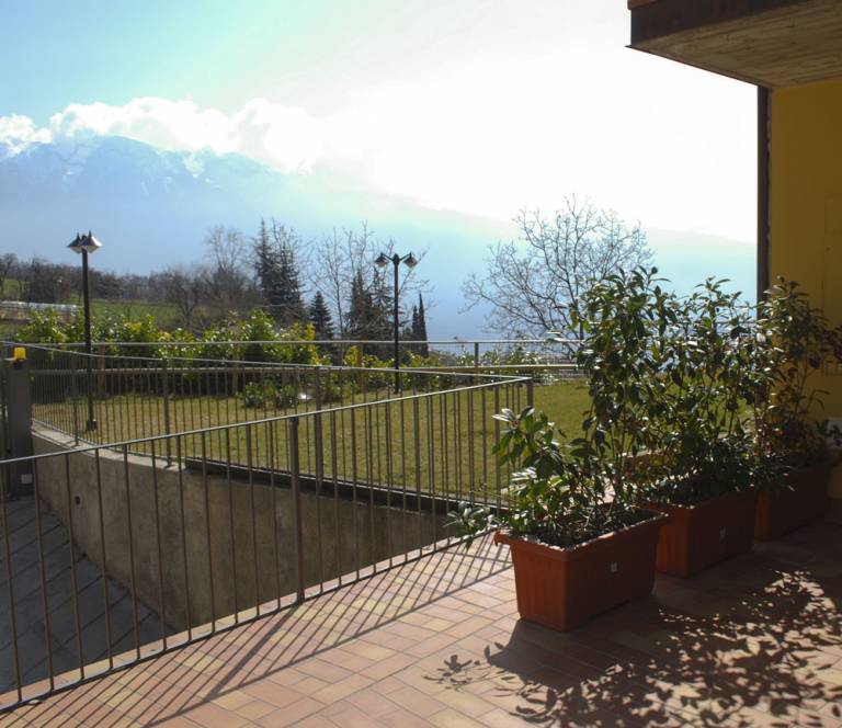 Rental apartment with yard, pool & terrace — photo 2