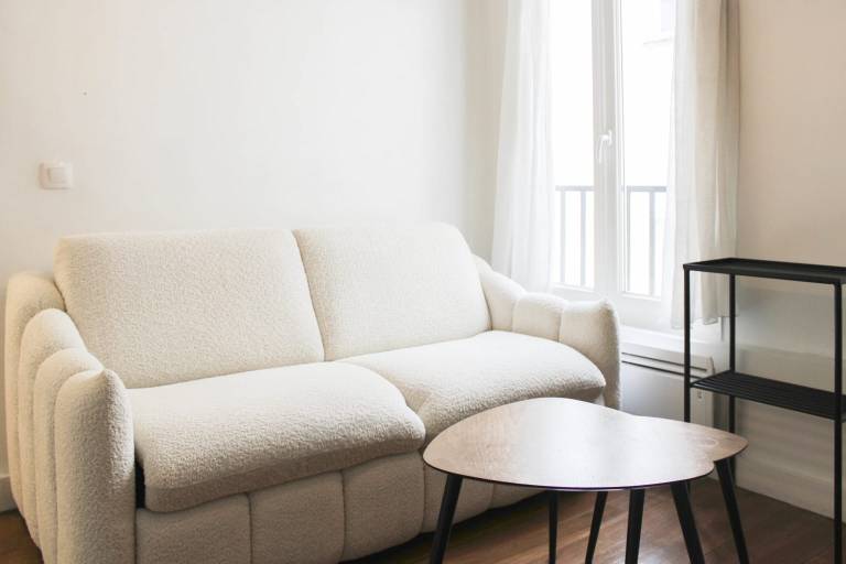 Charming quiet and bright apartment in Paris 17