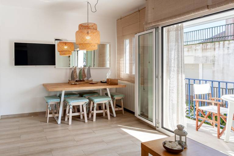 Fully equipped rental apartment with patio | City view | Close to the beach | Good for workation | Dogs allowed — photo 4