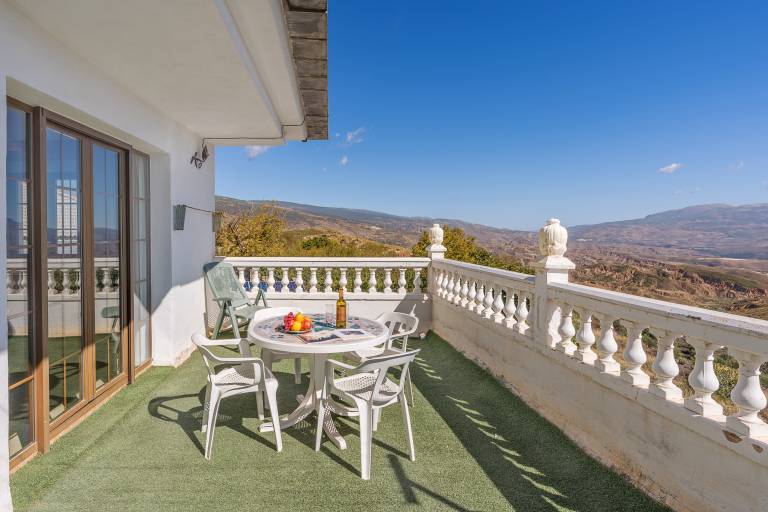Vacation home with terrace | Mountain view — photo 2