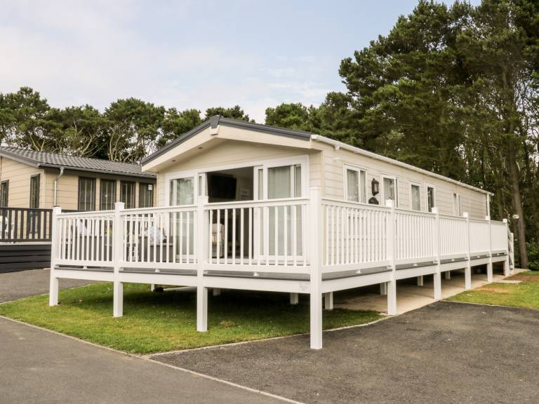 Cottage Cayton Bay
