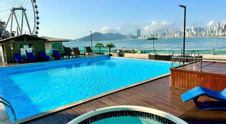 Rental apartment with hot tub & pool in Balneário Camboriú