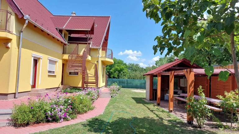 House Lake Tisza
