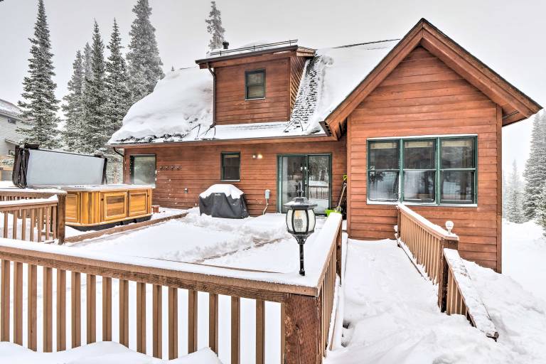 12 Mi to Breckenridge Ski Resort: Cabin w/ Hot Tub in Breckenridge, CO