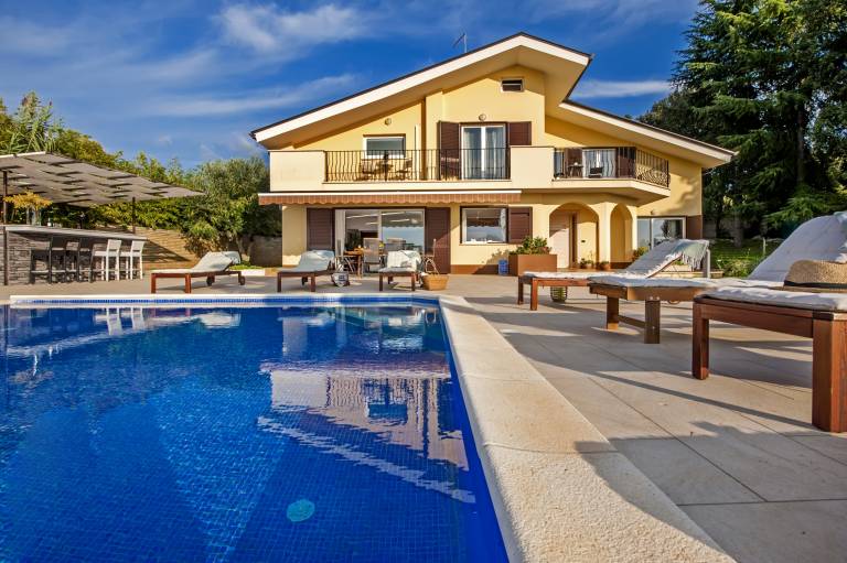 Children-friendly beautiful villa with private pool, garden & terrace | Pets are welcome — photo 4