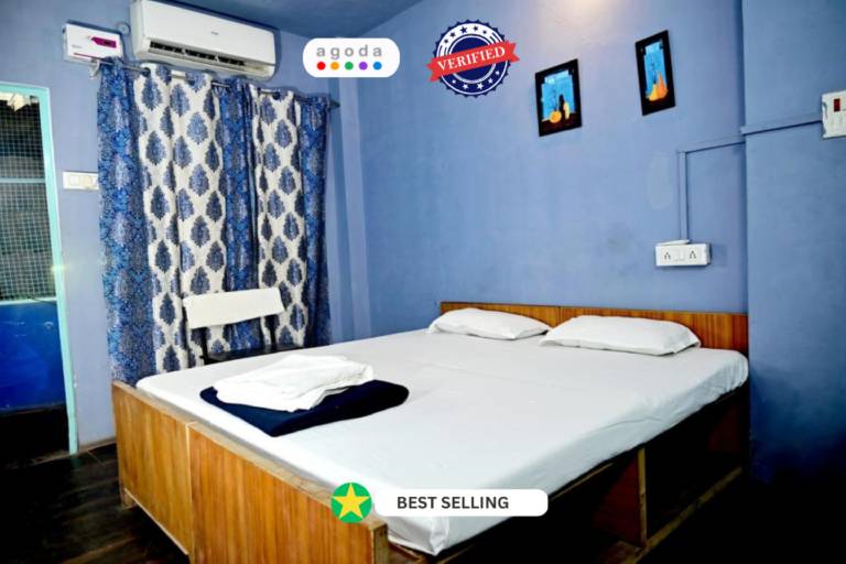 Goroomgo Banaras Rest House Varanasi in Tola