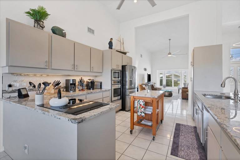 Punta Gorda Isles 3-Bedroom Private Pool Home on Canal with Dock — photo 4