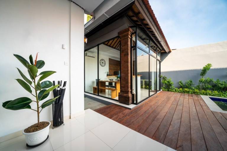 Children-friendly villa with terrace & private pool | Suitable for remote work | Dogs allowed — photo 5