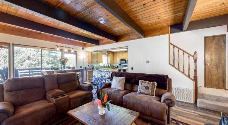 Vacation home with barbecue in Lake Arrowhead, CA