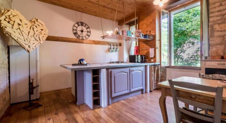 Rental apartment with barbecue, patio & garden — photo 3