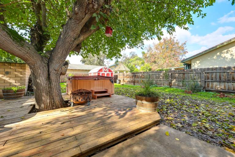 Hot Tub, Patio & Outdoor Games at Visalia Home — photo 4