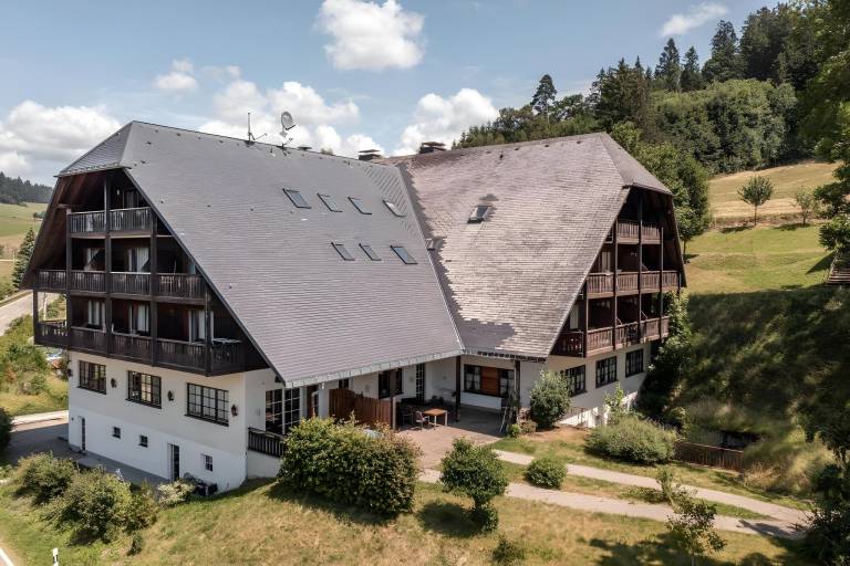 Rental apartment with yard, patio & sauna | Suitable for remote work | Dogs allowed — photo 4
