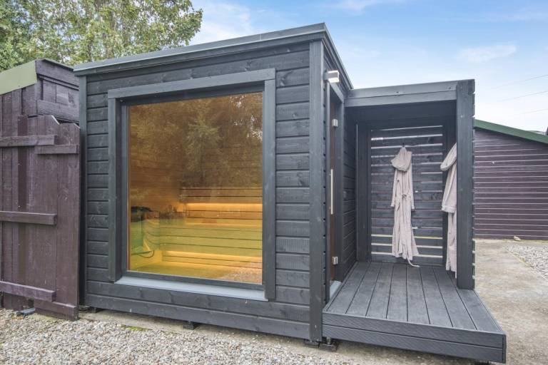 Cottage with sauna, barbecue & garden | Water view — photo 2