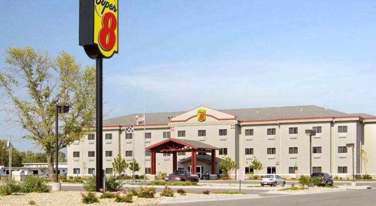 Super 8 By Wyndham Topeka At Forbes Landing — photo 5