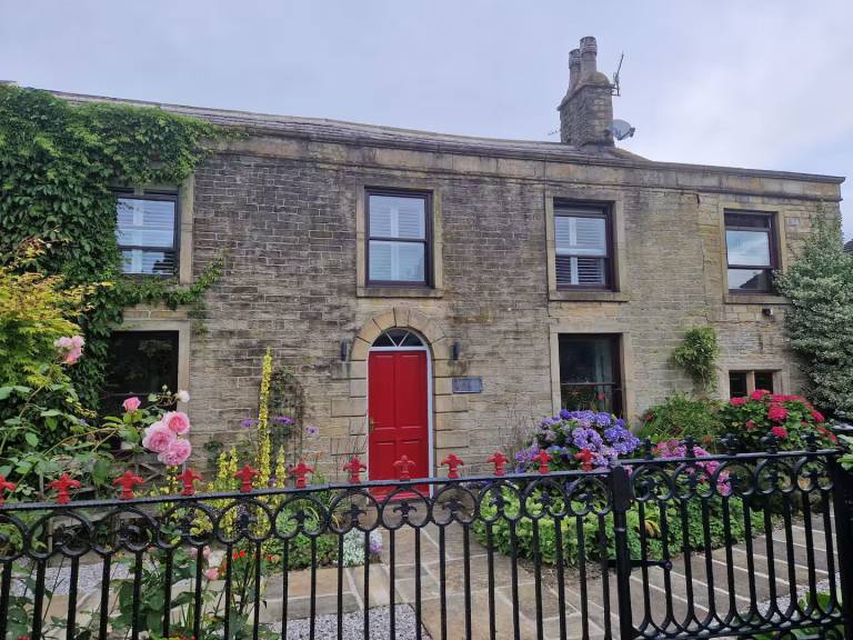 House  Hayfield