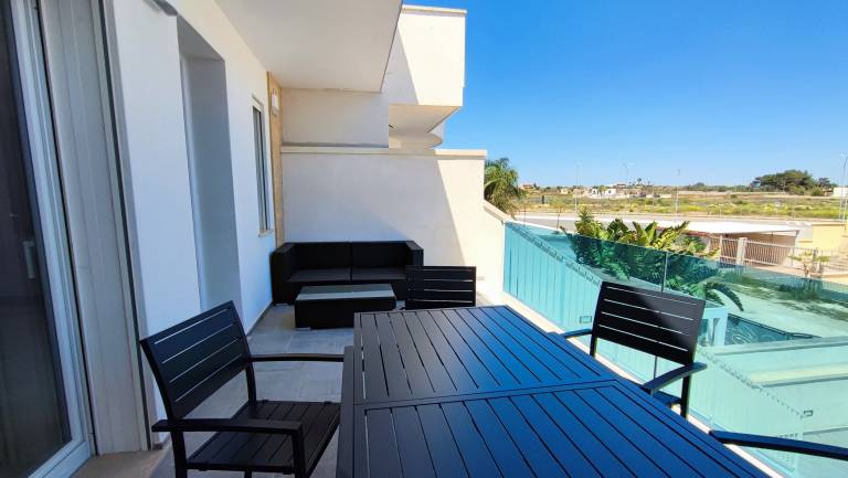 Rental apartment with patio | City view — photo 4