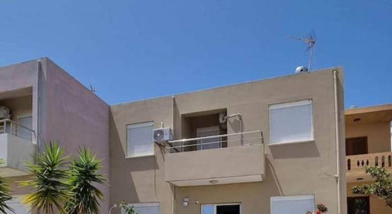 Villa with yard & patio in Chania