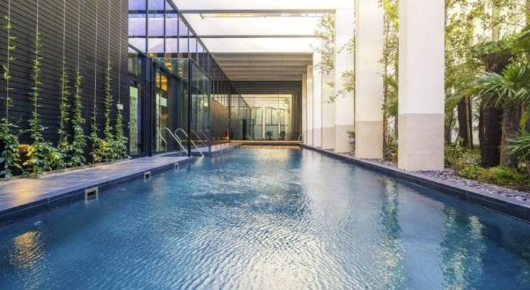 2 Bedrm Apartment Wrap Balcony Spa Gym Pool Sauna in London, KY