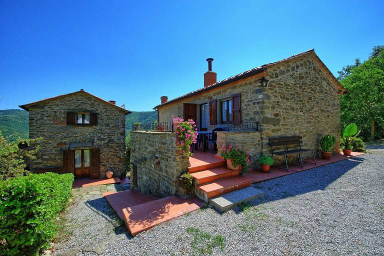 Family-friendly villa with terrace, private pool & garden | Dogs allowed — photo 5