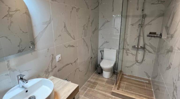 Beautiful serviced apartment with terrace & yard | Next to the beach | Perfect for remote work | Dogs allowed — photo 2