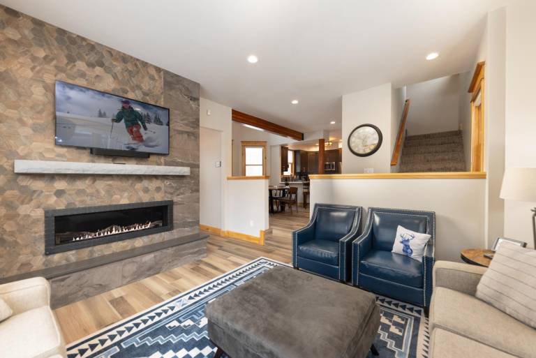 Family-friendly lovely house with jacuzzi, BBQ & fast internet | City view | Ski nearby | Pets allowed in Breckenridge, CO