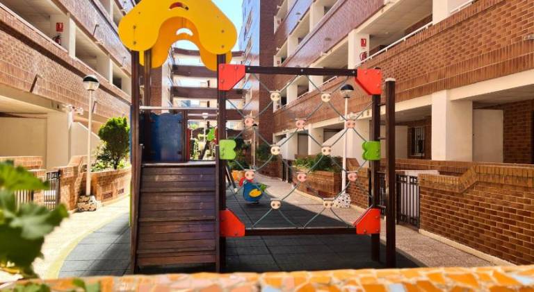 Apartment with patio & private pool — photo 4