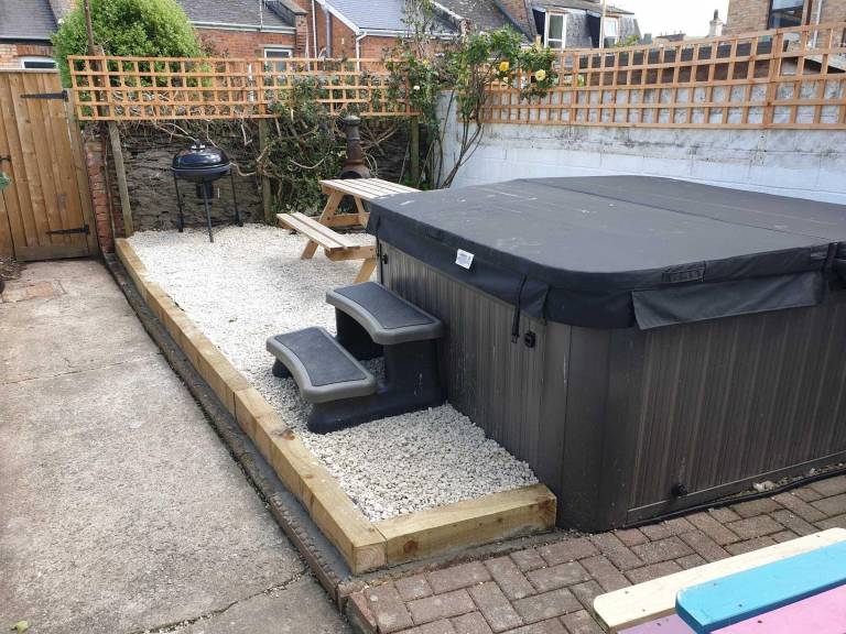 Vacation home with grill, garden & jacuzzi | Pets allowed in Ilfracombe
