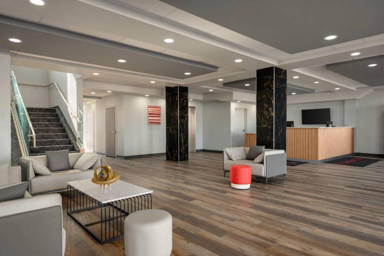 Ramada by Wyndham West Edmonton Hotel & Suites — photo 3