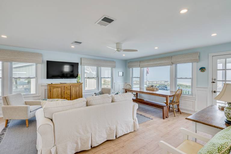 Beachfront Florida Getaway w/ Furnished Deck! — photo 4